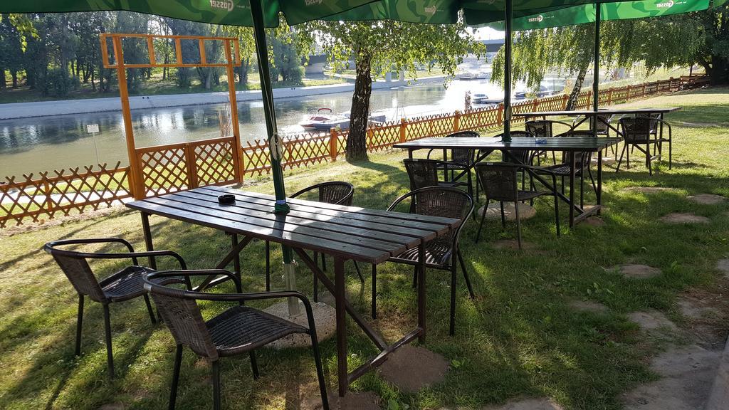 Amstel Hattyu Panzio -Erintesmentes Bejelentkezes Gyor Luaran gambar